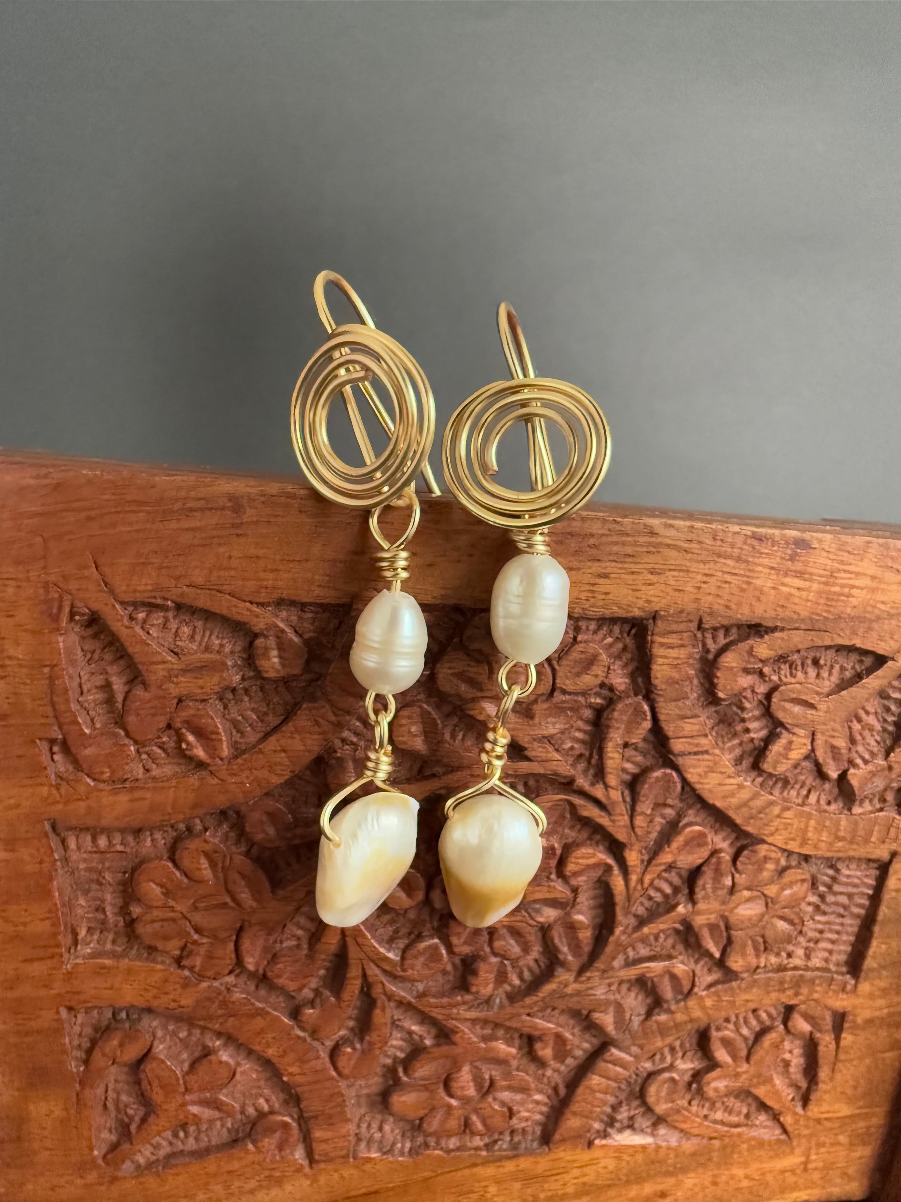 Fresh water pearls earrings